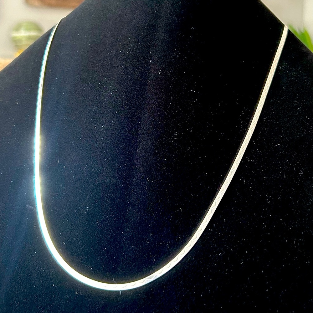 Italian Sterling Silver Necklace 5g 24” Etched Design Shiny Polished Classic